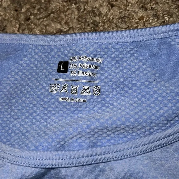 Light blue SHEIN workout top size L never worn - Picture 2 of 2